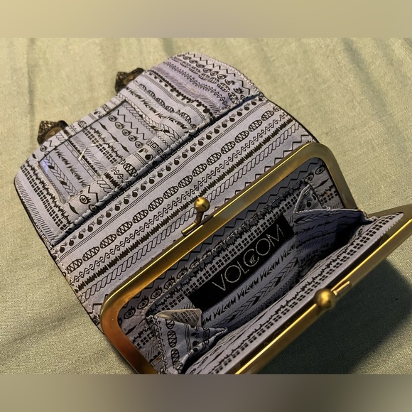 Women’s Volcom Wallet - Picture 5 of 6